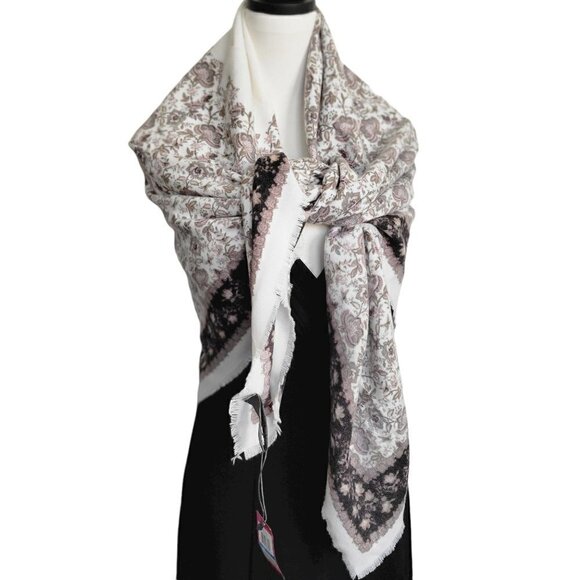 New - Vince Camuto Large Square Scarf Wrap Size OS - Picture 3 of 10
